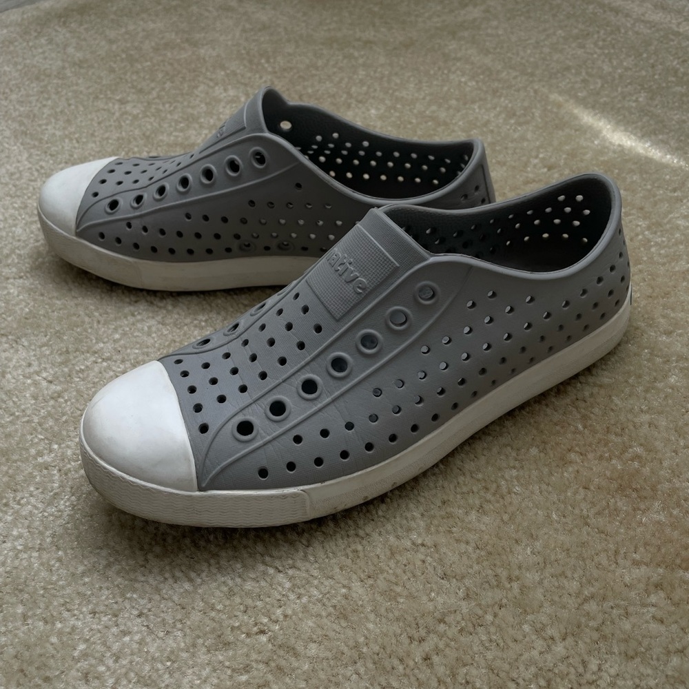 Ladies NATIVE Jefferson Shoes Size 6 Gray